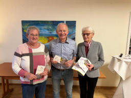 Marieanne Friedrichsen, 2. Vorsitzende der Senioren-Union Stollberg, dankte Bernhard Vogel zusammen mit Schriftführerin Renate Harder (v.l.) für seinen interessanten Vortrag.